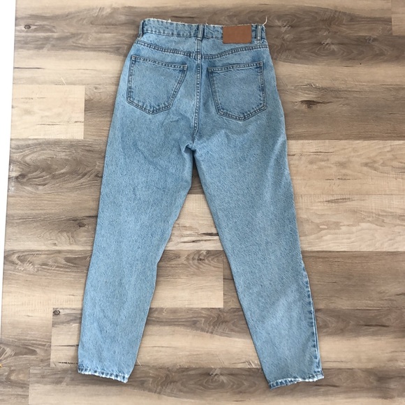 Zara Mom Fit Jeans. High-rise. Straight leg. Size 4. Light wash. - Picture 5 of 11